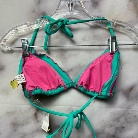 Surf side woman’s Bikini top - Picture 13 of 16